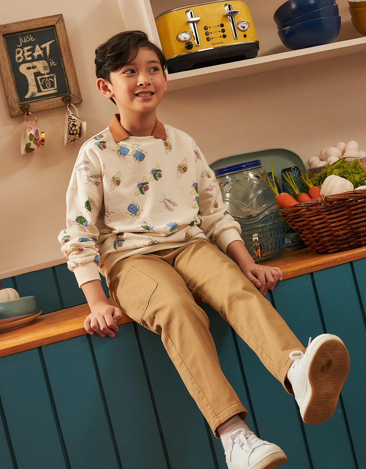 BOYS SLOUCHY BUG SWEATER