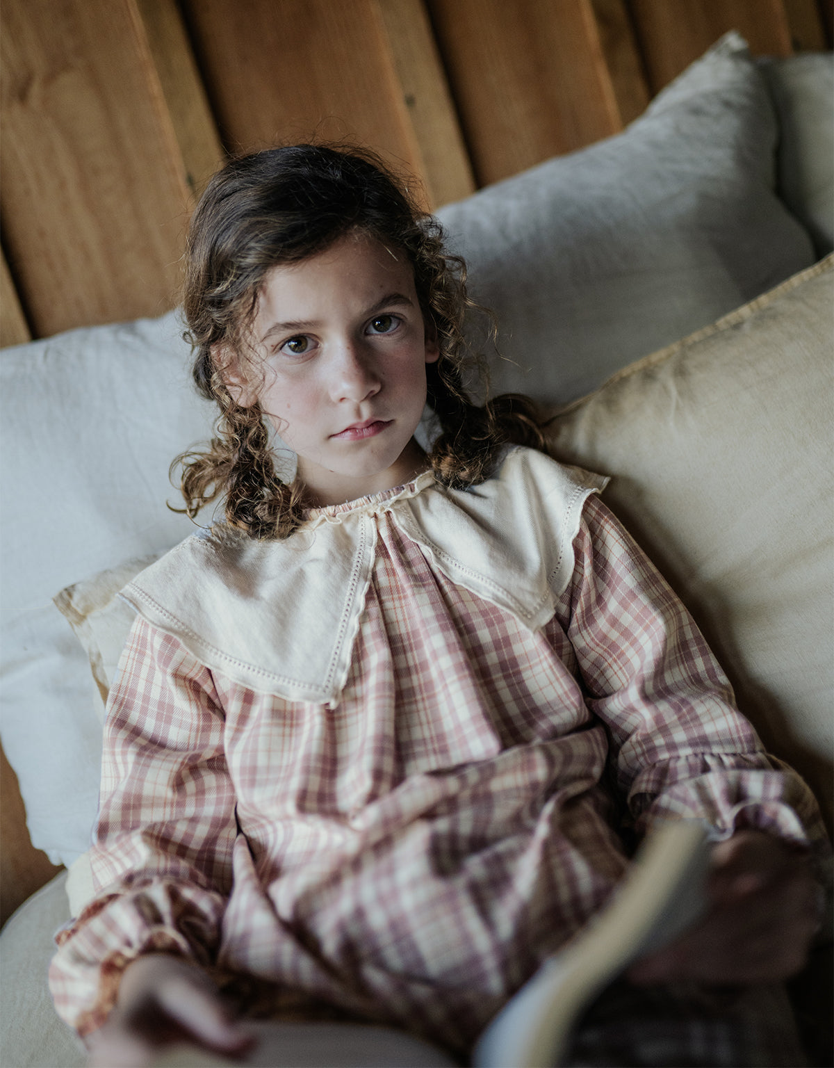 REESE LONG SLEEVES SHIFT DRESS ACKERMANN WITH RUFFLE DETAILS AND MINI CAPE WITH EYELET EMBROIDERY