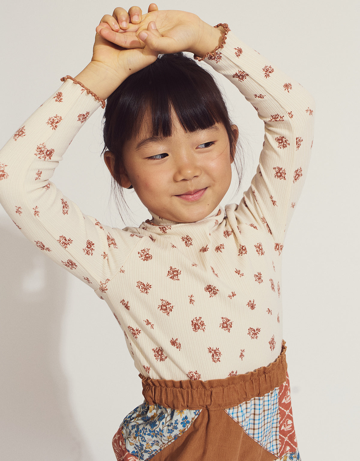 ROSEMARY LONG SLEEVESTURTLENECK TOP WRIGHT WITH LETTUCE EDGE TRIM