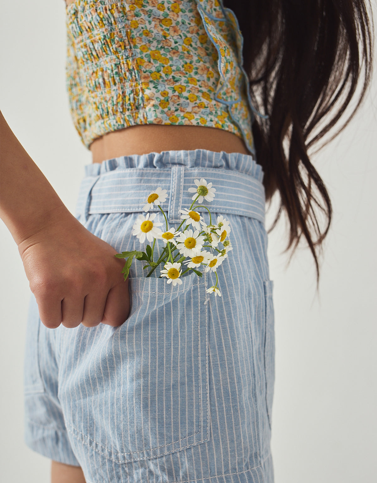 Amara Linen-like Cotton Shorts with Big Pockets & Belt close-up detail