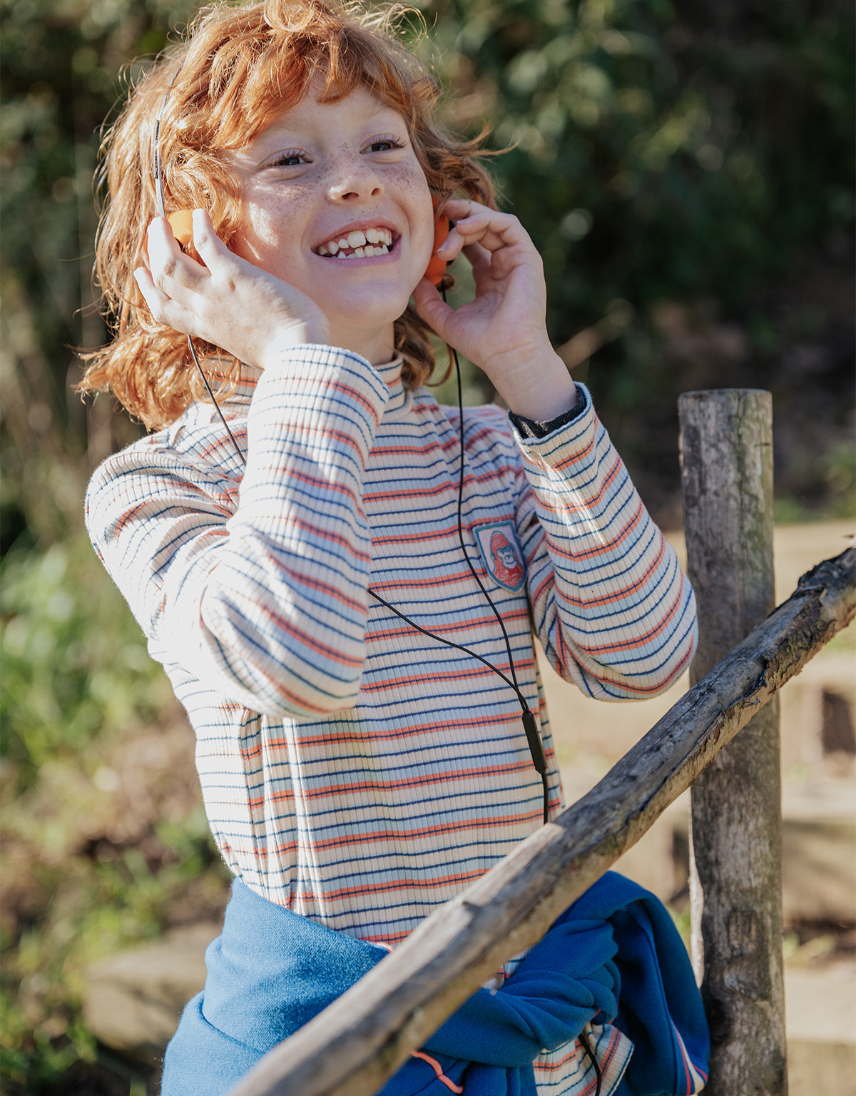 TATUM LONG SLEEVES TEE RETROMANIA WITH MOCK NECK AND EMBROIDERED PATCH