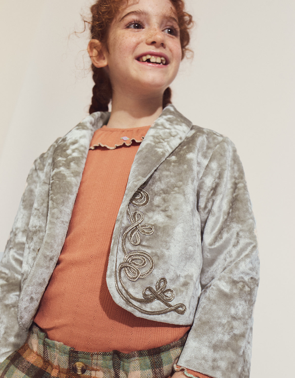 LEONOR BOLERO GRAY WITH SHAWL COLLAR AND CONTRAST ROULEAUX EMBROIDERY