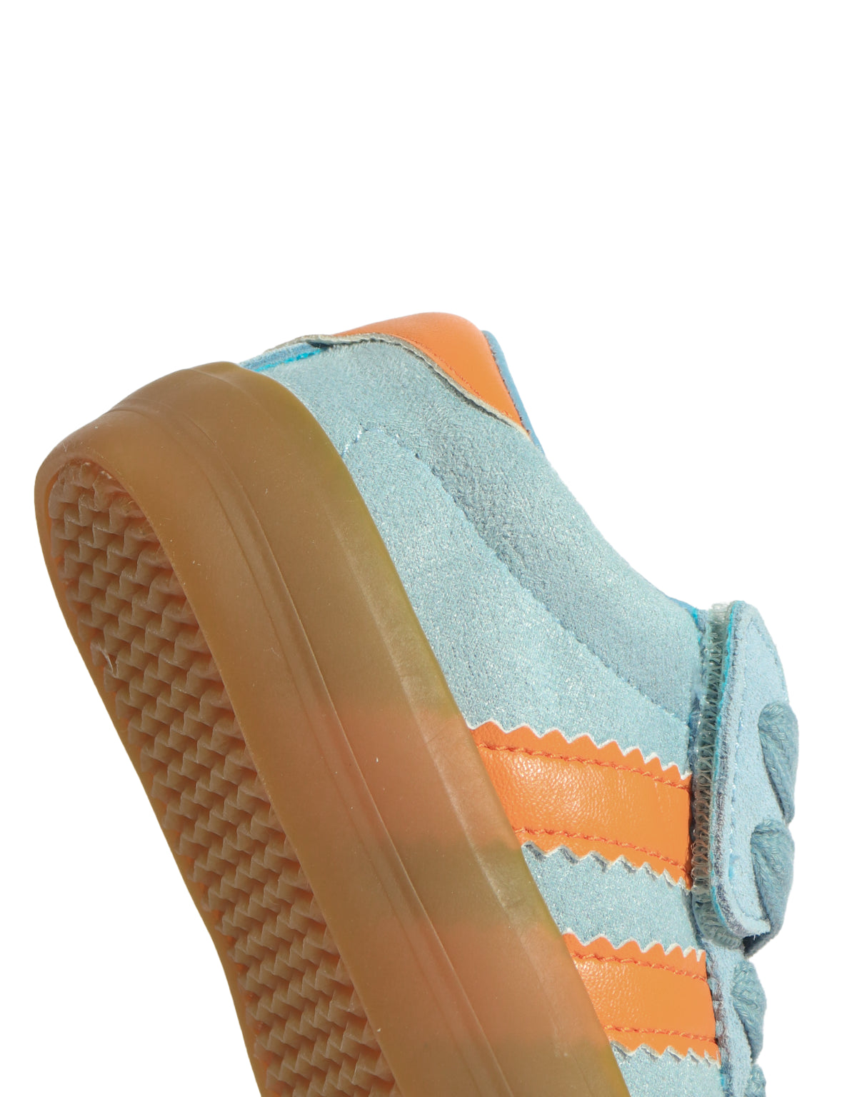 Lace-Up Striped Low-Cut Sneakers fabric and fit detail
